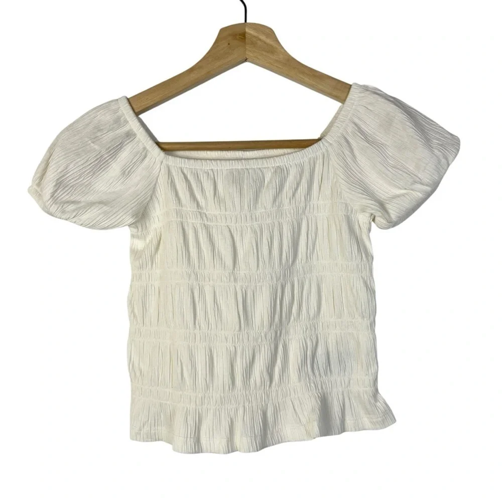 Old Navy Cream Puckered Jacquard Knit Smocked Short Sleeve Top S‎